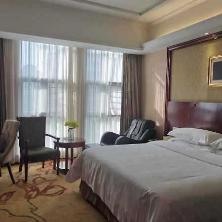 Vienna Hotel Chaozhou Plaza Экстерьер фото