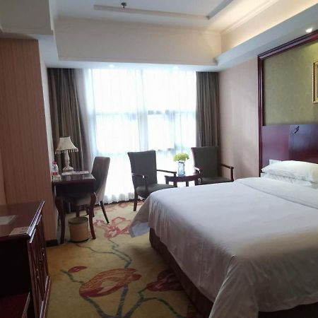 Vienna Hotel Chaozhou Plaza Экстерьер фото