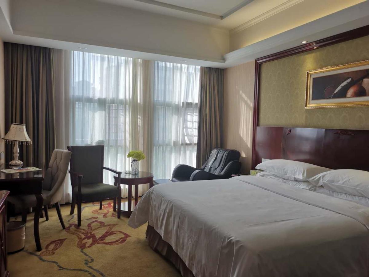 Vienna Hotel Chaozhou Plaza Экстерьер фото